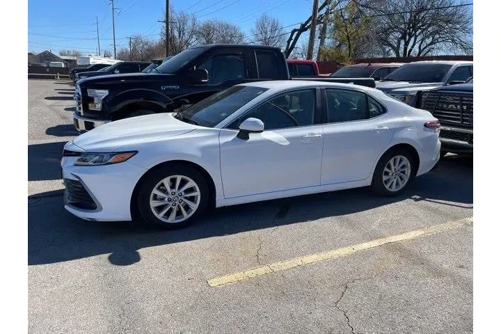 $22101 : Toyota Camry 2024 LE 4dr Sed image 6