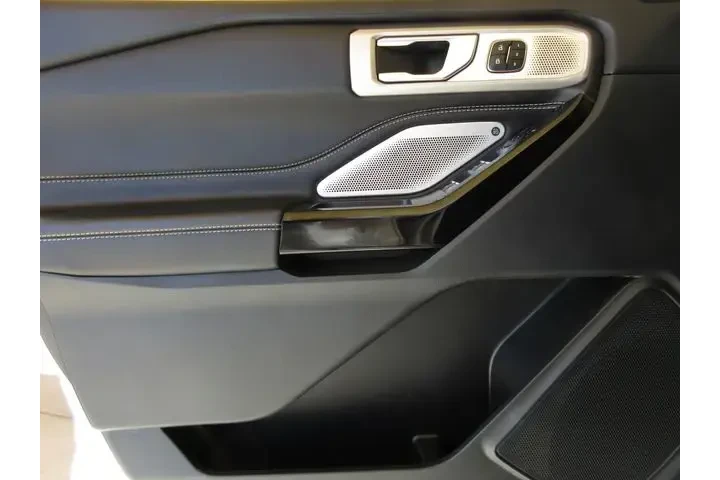 $39587 : Ford Explorer 2023 AWD ST 4d image 9