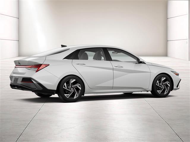 $31555 : New 2024 Hyundai ELANTRA HYBR image 8