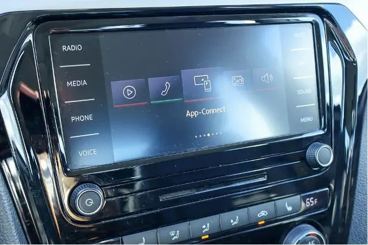 $14994 : Volkswagen Passat 2021 SE 4d image 5