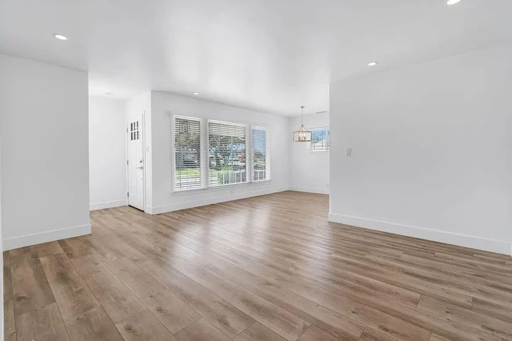 $3000 : Casa en Renta 3Rec 2Banos image 3