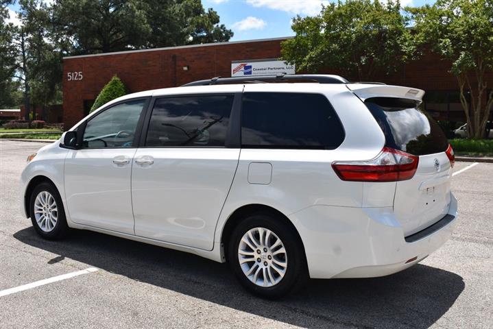 2017 Sienna XLE Premium 8-Pas image 10