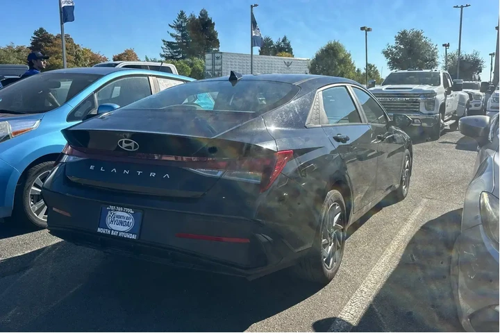 $18490 : Hyundai ELANTRA 2024 SEL 4dr image 3