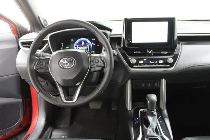 $35955 : Toyota Corolla Cross Hybrid image 2