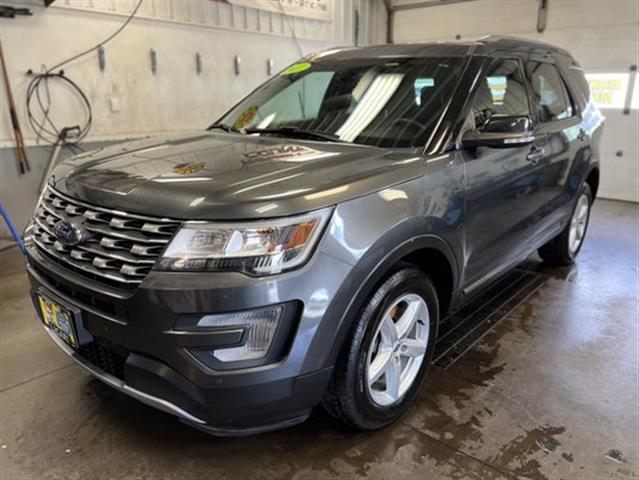 $19900 : 2017 Explorer XLT image 1