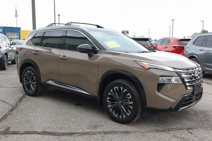 $34587 : 2025 Rogue AWD Platinum image 3