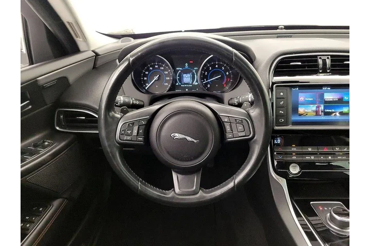 $16998 : Jaguar XE 2017 25t Prestige image 10