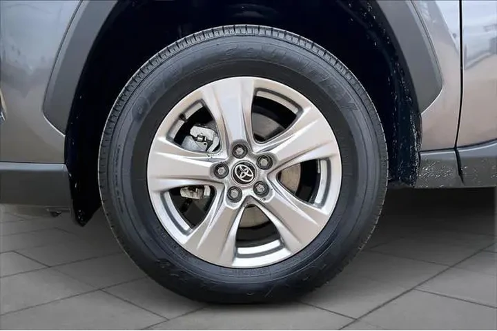 $31668 : Toyota RAV4 2025 AWD XLE 4dr image 8