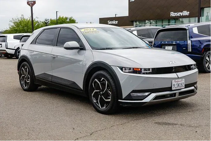 $23992 : Hyundai IONIQ 5 2024 SE 4dr image 6