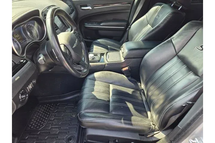 $21991 : Chrysler 300 2021 S V6 4dr S image 9