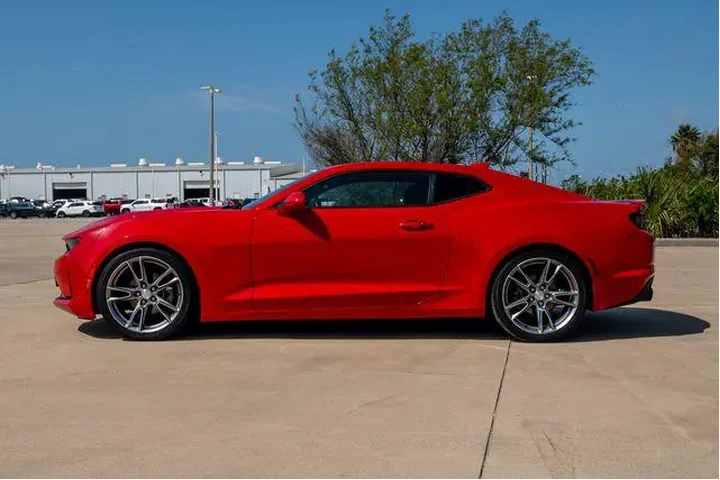 $18247 : Chevrolet Camaro 2020 LS 2dr image 4