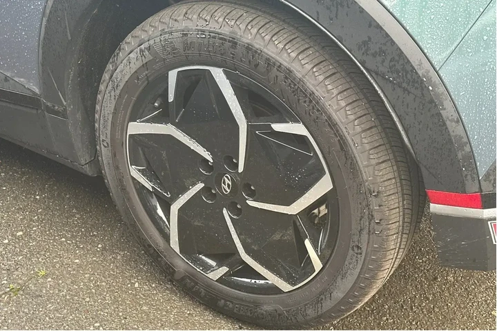 $23490 : Hyundai IONIQ 5 2024 SEL 4dr image 7