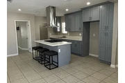 $800 : casa renovada de 2 dormitorio thumbnail