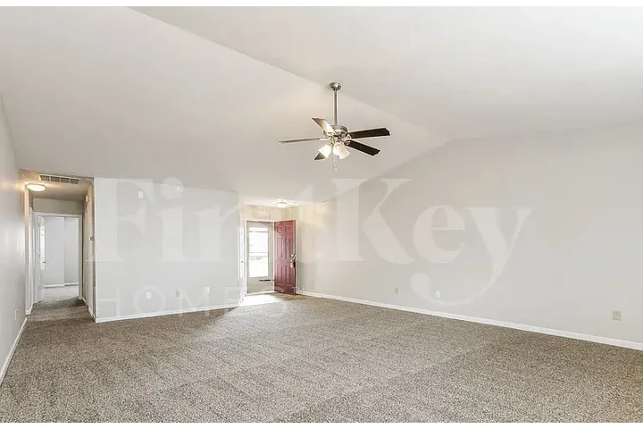 $1200 : HOUSE FOR RENT IN INDIANAPOLIS image 6