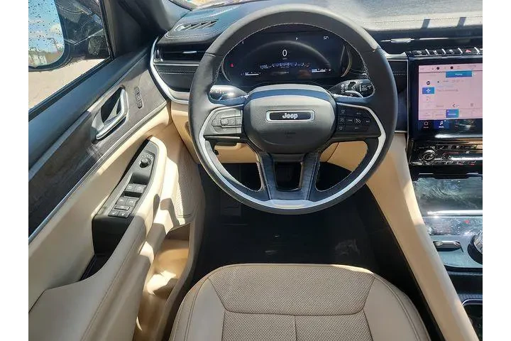 $37990 : Jeep Grand Cherokee 2025 4x4 image 9