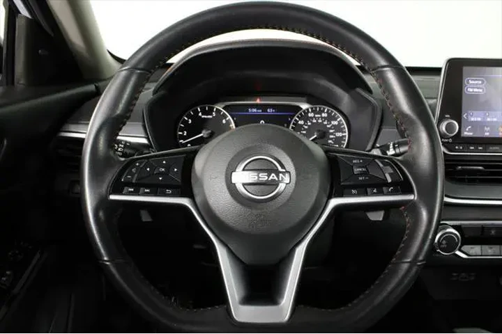 $18766 : Nissan Altima 2023 2.5 SR 4d image 9
