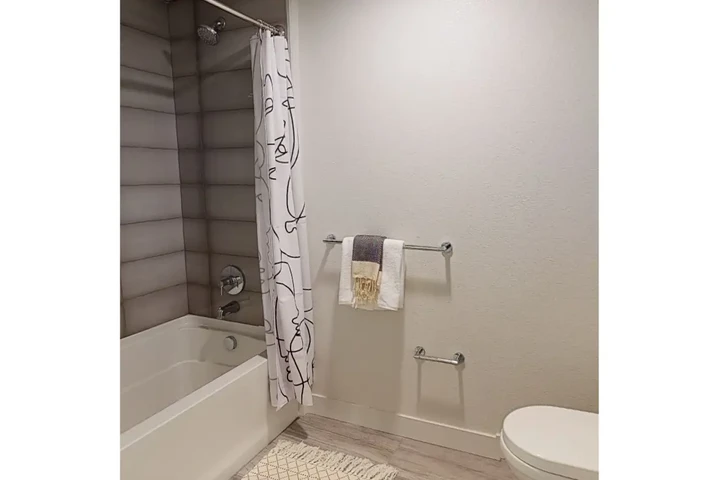 $1450 : Available for rent image 1