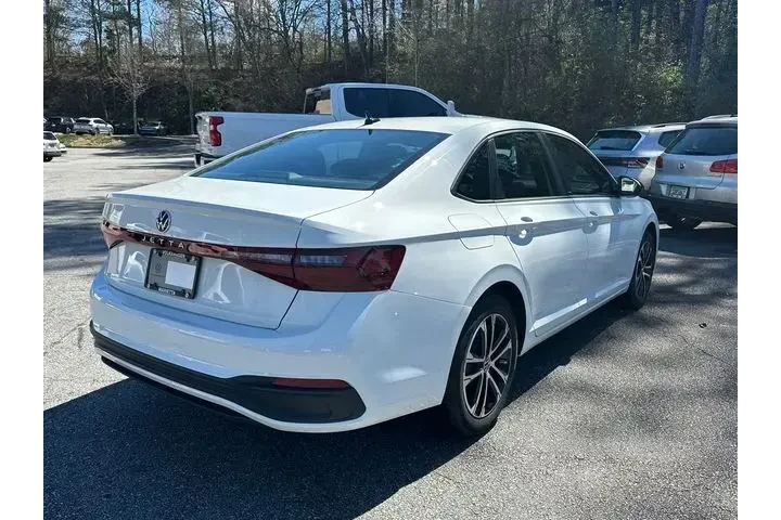 $20686 : Volkswagen Jetta 2025 Sport image 5