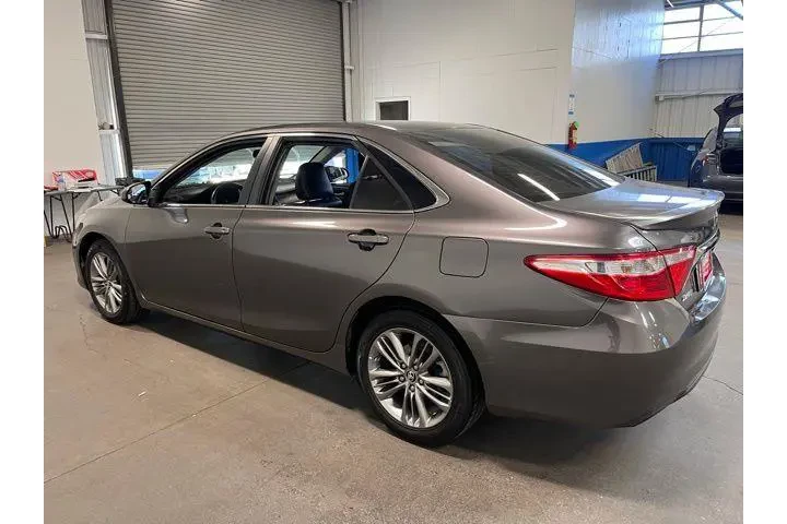$16984 : Toyota Camry 2015 image 5