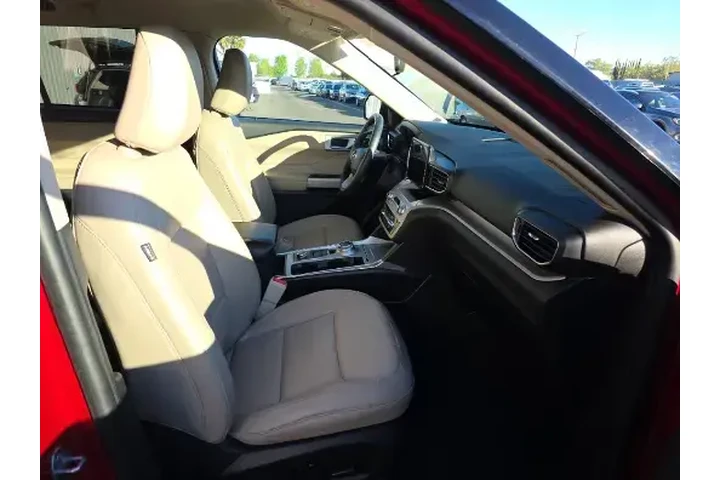 $35950 : Ford Explorer 2024 AWD XLT 4 image 8