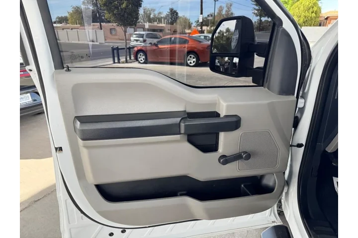 2022 F-250 SD Platinum Crew C image 10