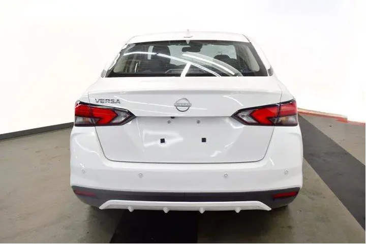 $17994 : Nissan Versa 2025 SV 4dr Sed image 6