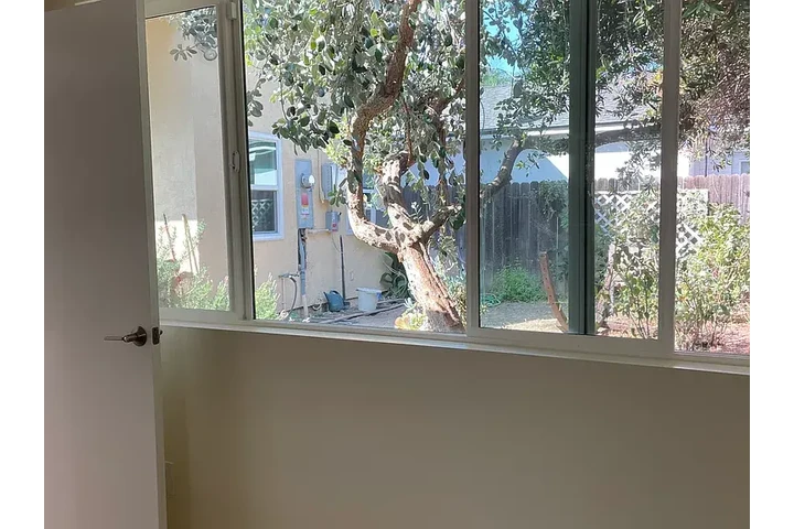 $1300 : Newly Built Unit image 6