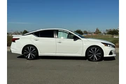 $18559 : Nissan Altima 2022 2.5 SR 4d thumbnail