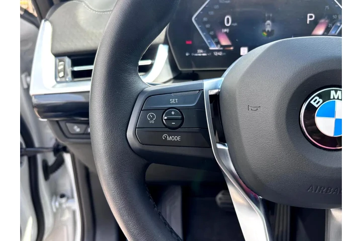 2025 BMW X2 xDrive28i image 9