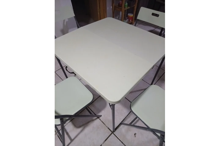 $1500 : Mesa y sillas plegables image 1