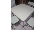 Mesa y sillas plegables en Tlalnepantla