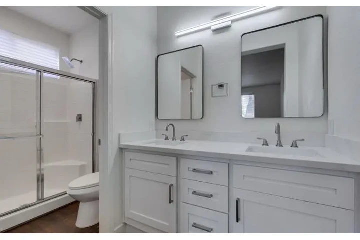 $1600 : 3 Bed 2bath Home in Winchester image 6