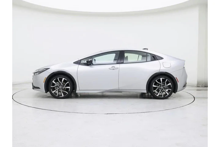 $37998 : Toyota Prius Plug-in Hybrid image 3