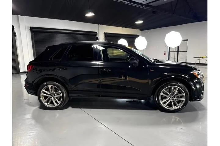 2022 Audi Q3 45 TFSI S line Pr image 2