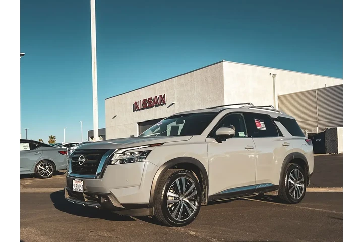 $37728 : Nissan Pathfinder 2024 Plati image 9