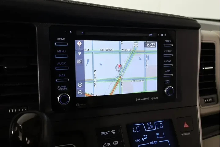 $27489 : Toyota Sienna 2020 Limited P image 7