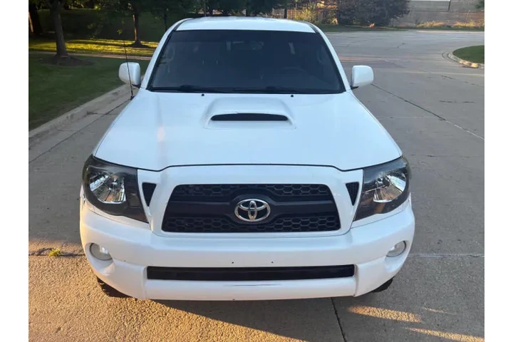 $15997 : 2011 Tacoma V6 image 3