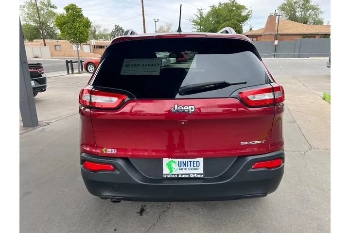 2015 Cherokee Sport FWD image 6