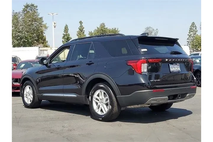 $39388 : Ford Explorer 2025 Active 4d image 2