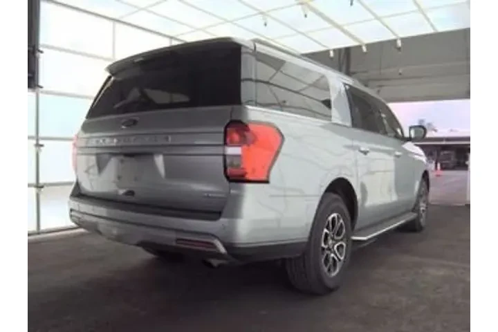 $33728 : Ford Expedition MAX 2023 4x4 image 3