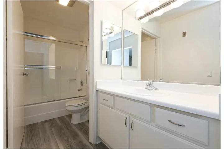 $1100 : Nuevo y acogedor Apt. image 4