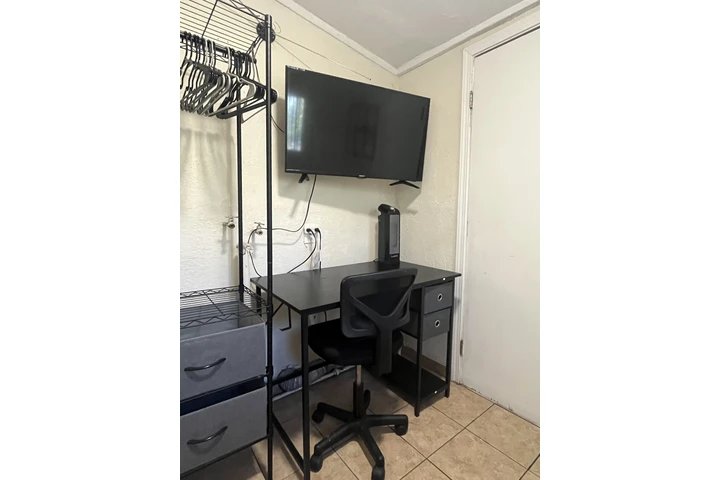 $700 : Cuarto pequeño image 5