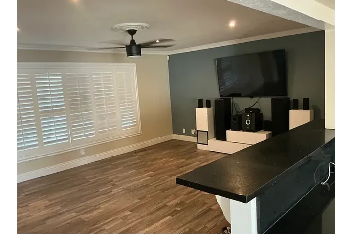 $2250 : CASA FOR RENT image 1