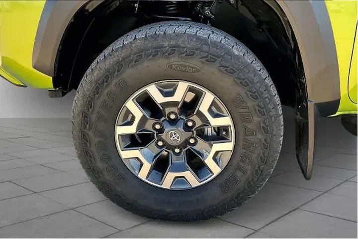 $39998 : Toyota Tacoma 2023 4x4 TRD P image 10