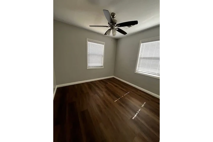 $900 : ¡Encantadora casa renovada! image 5