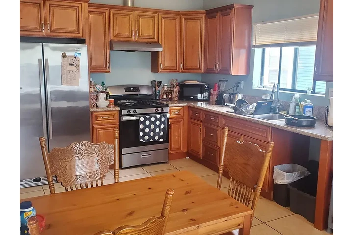 $700 : A room for rent in La image 6