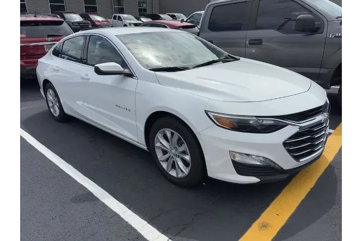 $17950 : Chevrolet Malibu 2024 LT 4dr image 2