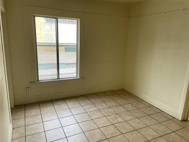 $1695 : 1 BEDROOM 1 BATH FOR RENT image 9