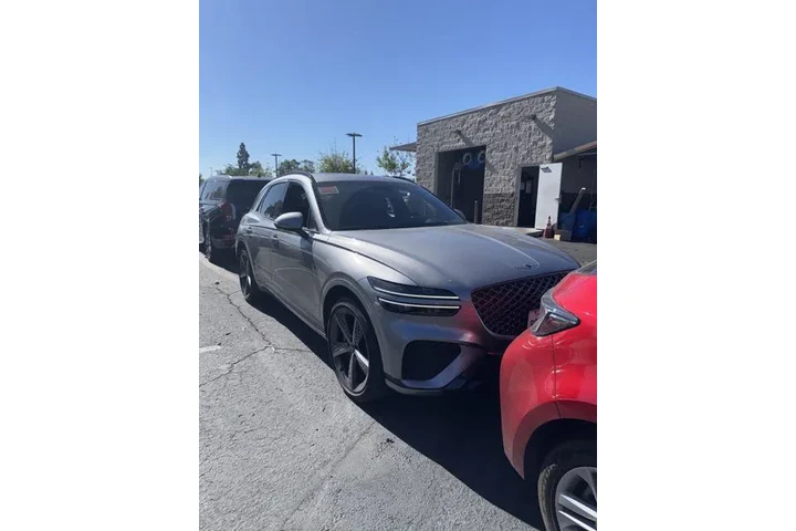 $35900 : Genesis GV70 2023 AWD 2.5T S image 2