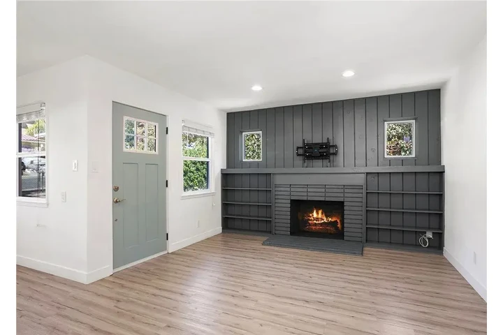 $900 : 2bed 2bath Home For Rent image 3